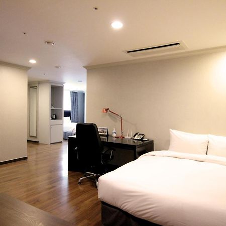 Ramada Hotel And Suites Seoul Namdaemun Kültér fotó